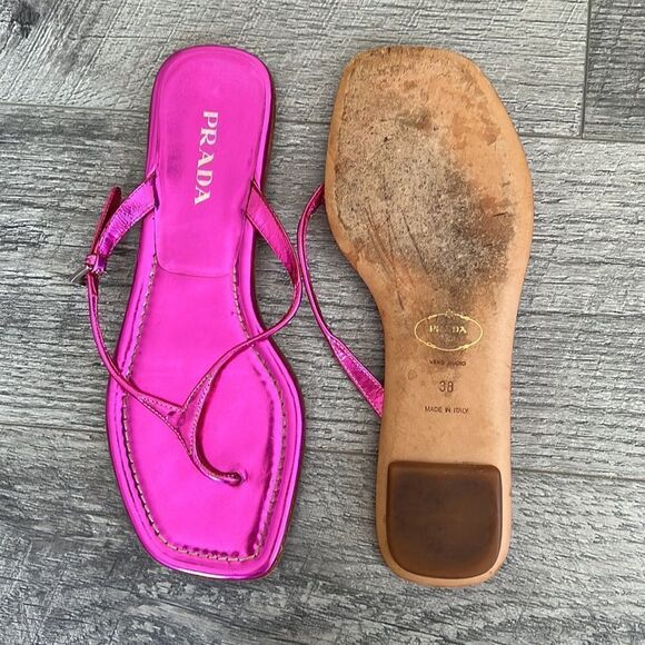 Prada ITALY vivid pink patent leather flat sandals Sz 38 - Picture 5 of 7